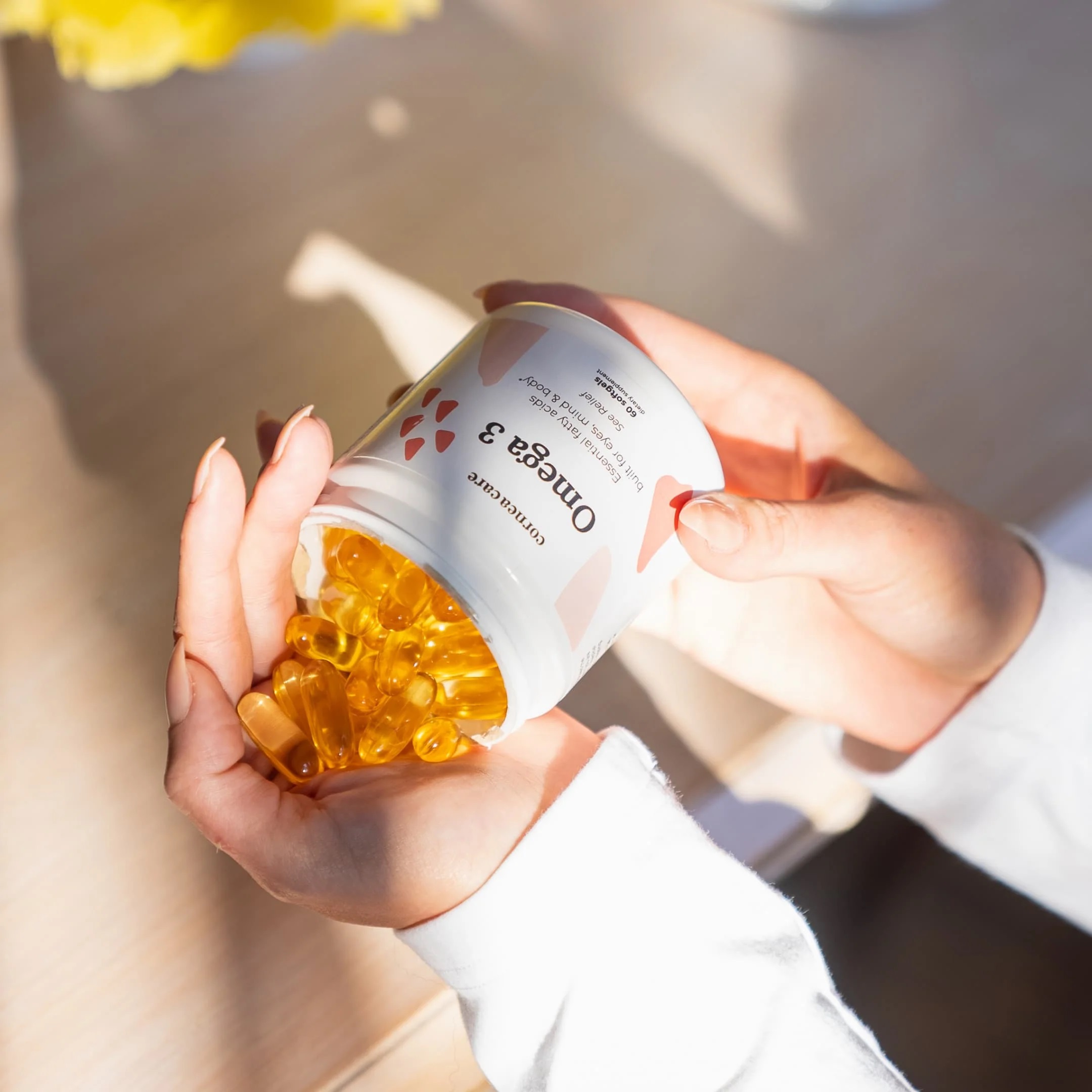 corneacare-omega-3-model-pouring.jpg